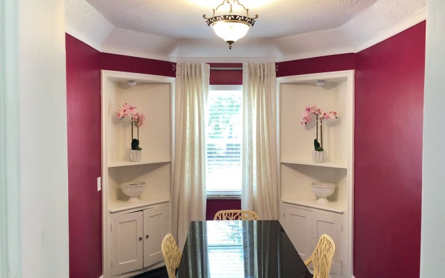 Spacious Luxury home, 5 min to Detroit golf club/ 4 car free parking!