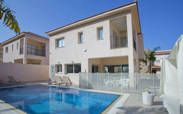 Michelle Pernera Villas
