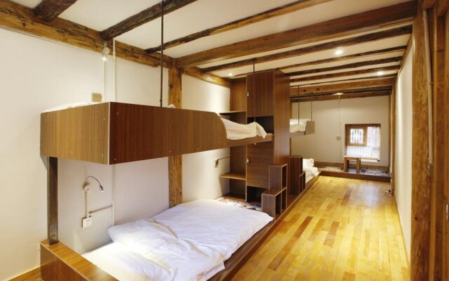 Deep Alley Youth Hostel
