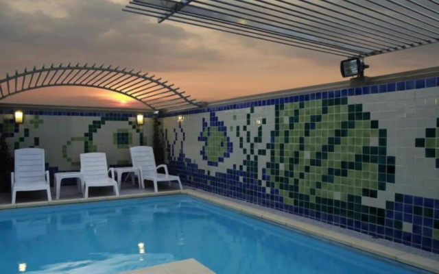 Golden Globe Apartment