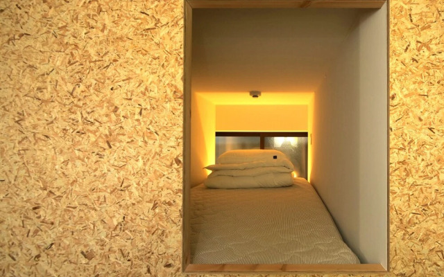 BENCH - Hostel