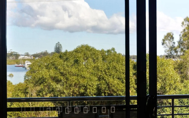 Magnificent Views - Mariners Mark