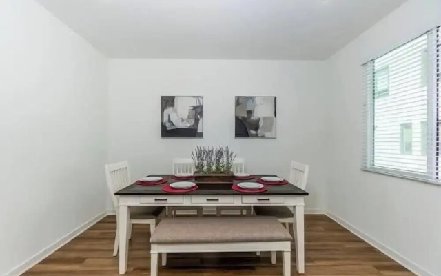 Private Room With Shared Bathroom