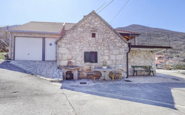 Rustic Stone House Bajeli with Jacuzzi