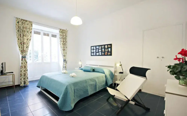 Cozy & Lively Vatican Apartment