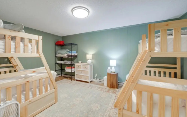 Blue Ridge Pkwy View & Deck: Brevard Home!