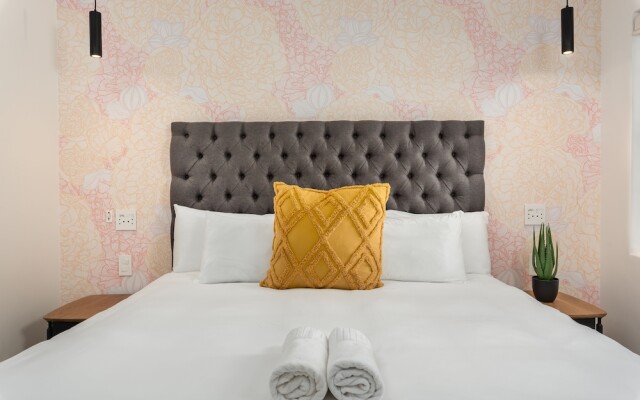 Modern Apartment in De Waterkant | Private Rooftop