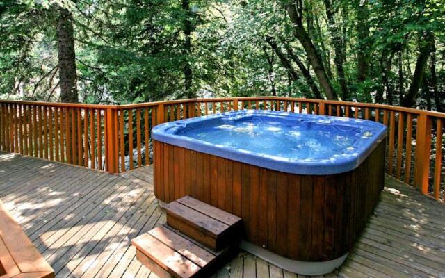 Hillside Hideaway by Stewart Mountain Lodging