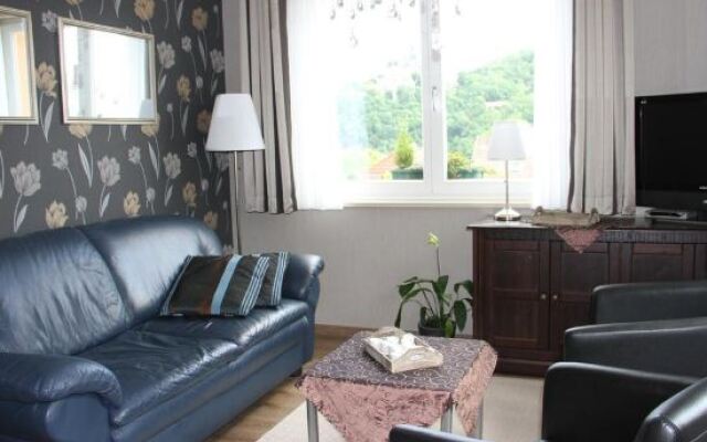 Apartment Vis-a-vis