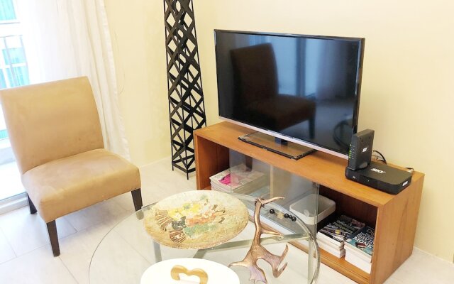 Cozy Pad in Heart of Makati HiSpeed WiFi