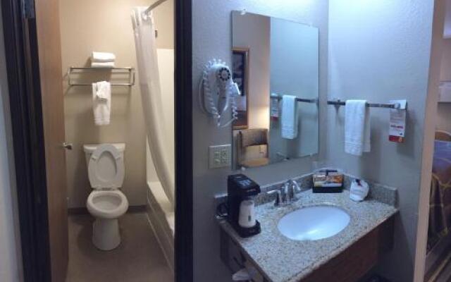 Super 8 by Wyndham Dillon