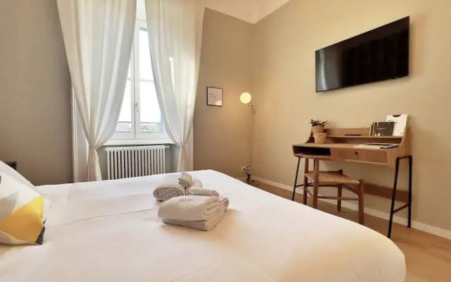 Elegant apt in Historical Building