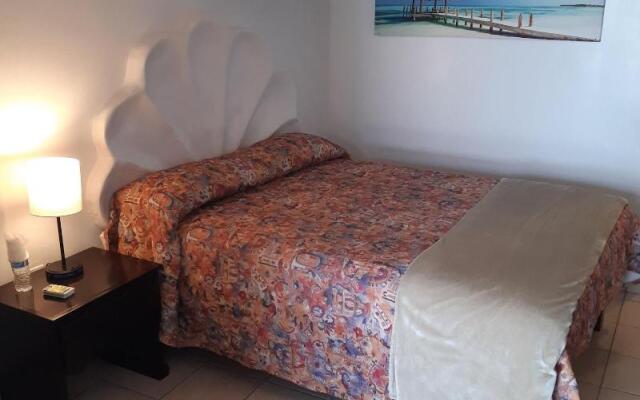 Seaside Hotel & Victor's RV Park