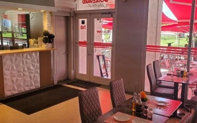 Boulevard Hotel