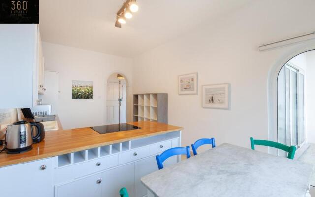 Breathtaking Seafront 3BD, Sliema coast by 360 Estates