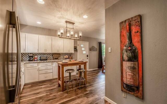 Texas Trio Cabin, 3 Bedrooms, Hot Tub, Fireplace, Sleeps 6