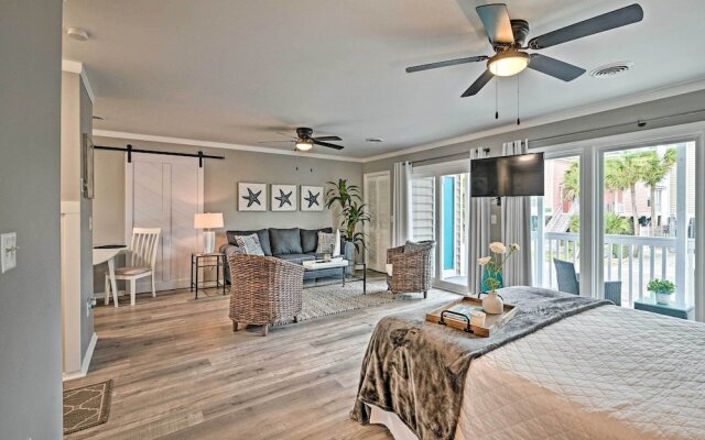Couples Retreat w/ Balcony in Surfside Beach!