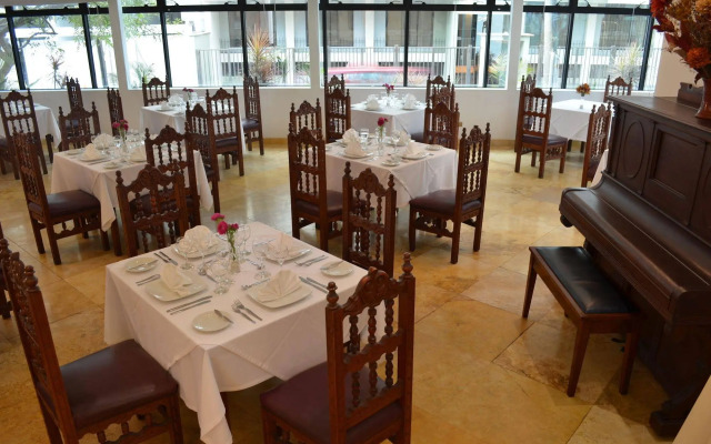 Miraflores Colon Hotel