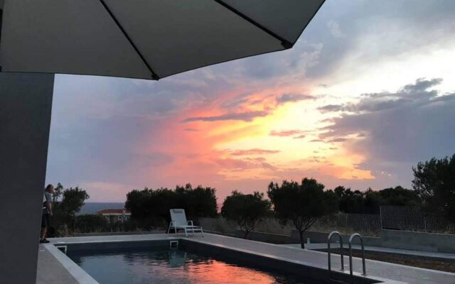 Merelia Luxury Villas - Olivia with Heated Pool