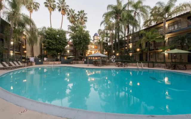 Vanllee Hotel and Suites