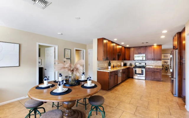 OldTown Lux 4BR/3BA HeatedPool+HotTub+GameRoom/14 by RedAwning