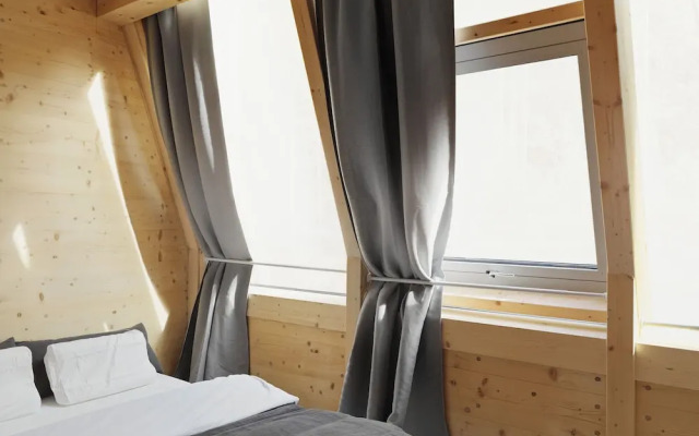 Mondholz - Urban Inn 24-7