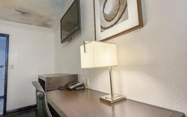 Super 7 Motel