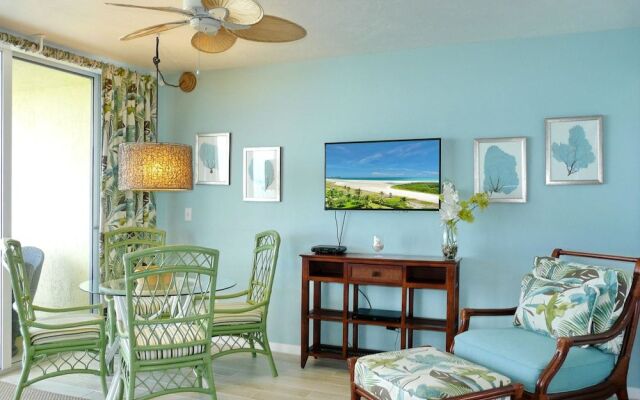 Unique Beachfront Condo With Panoramic Beach View