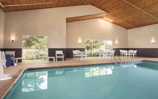 Country Inn & Suites By Carlson, Buffalo, MN
