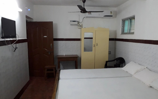Parisha Residency - Temple Side Hotel