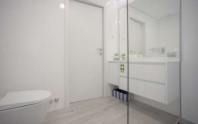 Liiiving - Luxury River View Apartment III