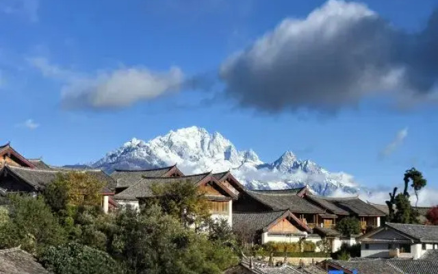 Xinsu Snow Mountain Qingcheng Panoramic Holiday Club