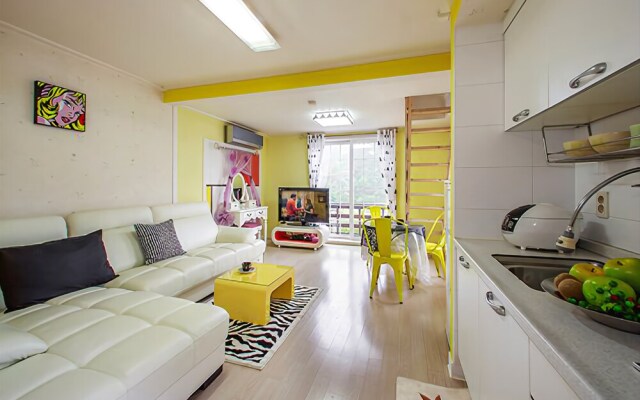Hongcheon Gogh and Sunflower Pension