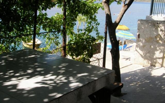 Žeki - 20 m From the sea - A1
