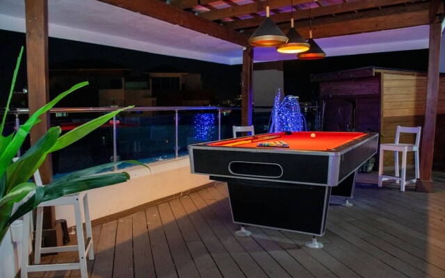8 Bedrooms Penthouse, Jacuzzi & Private Terrace