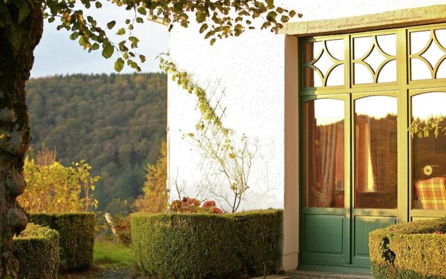 Quaint Holiday Home with Jacuzzi in Bouillon Ardennes