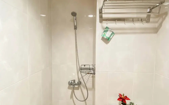 Simple Look Studio Apartment At Evenciio Margonda Near Station