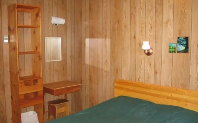 Joyce's Motel & Cottages