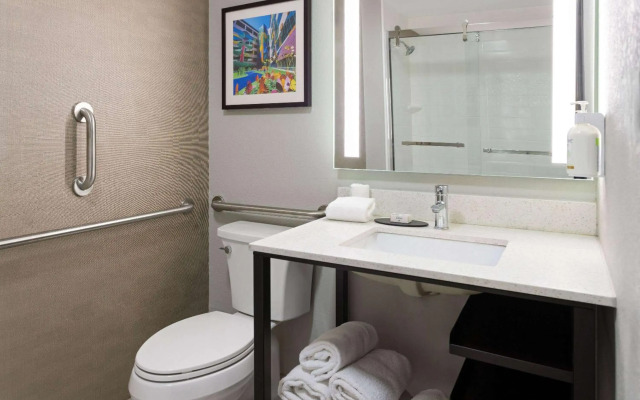 La Quinta Inn & Suites by Wyndham Memphis I-240