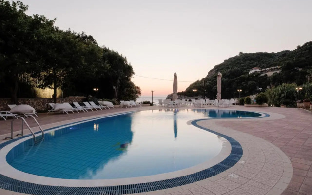 Anemolia Parga Suites
