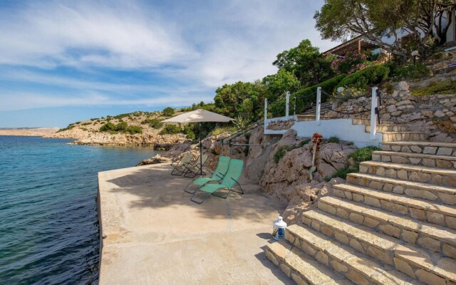 Beautiful Home in Jablanac With 4 Bedrooms and Wifi