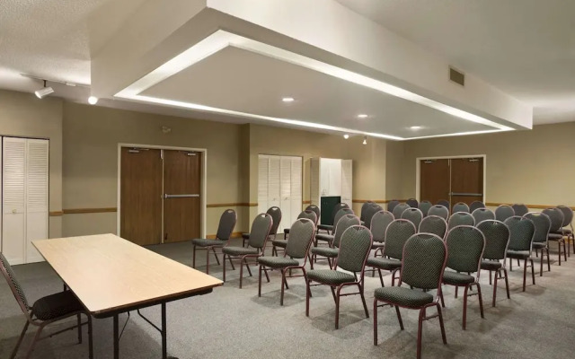 Travelodge by Wyndham Chatham