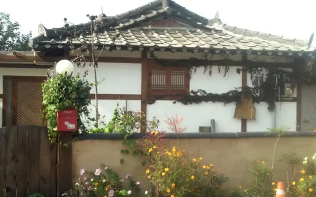 Jeonju Gyodong Baekjak Hanok Stay