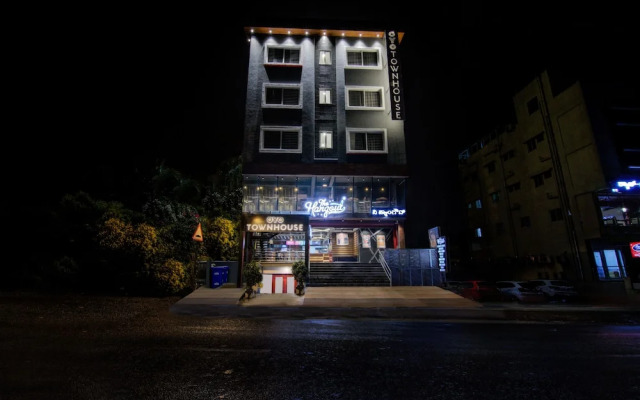 OYO Townhouse 040 Global Village Tech Park