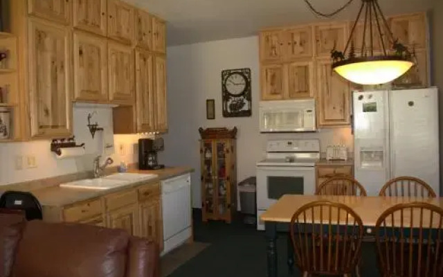 Yellowstone Park Riverfront Cabins