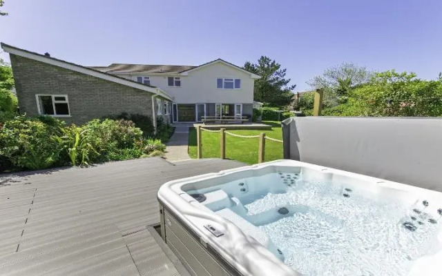 Ladywell Croyde 6 Bedrooms, Sleeps 12, Hot Tub