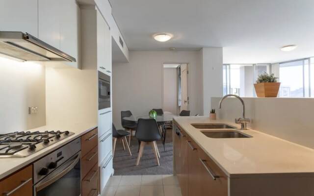 Modern Harbourside Apartment With A View