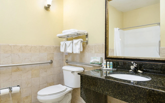 Holiday Inn Express & Suites Olathe South by IHG