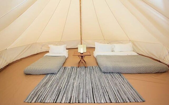18 'izar' Bell Tent Glamping Anglesey