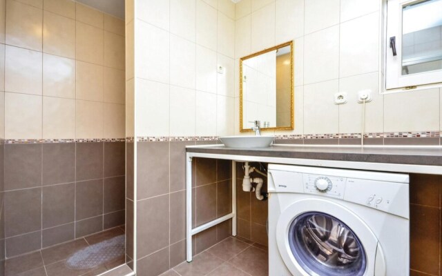 Beautiful Home in Podstrana With Wifi and 3 Bedrooms